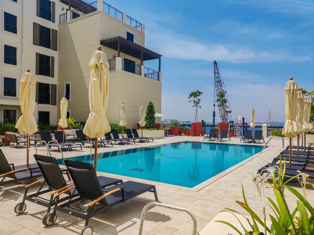 Higuests - Stylish Waterfront With Pool In La Apartment Dubai