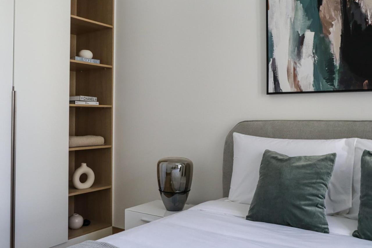 Higuests - Stylish Waterfront With Pool In La Apartment *