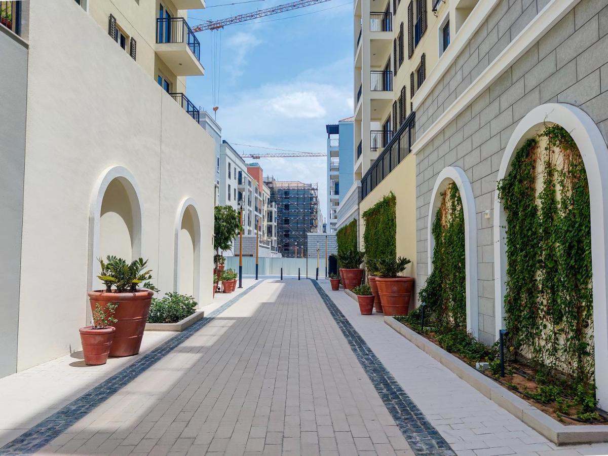 Higuests - Stylish Waterfront With Pool In La * Dubai